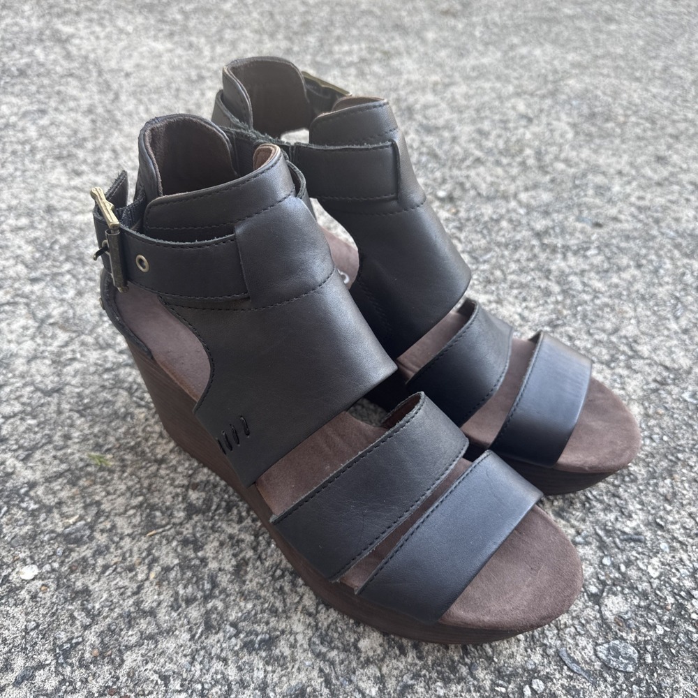 Women's Black Strappy Wedge Sandals